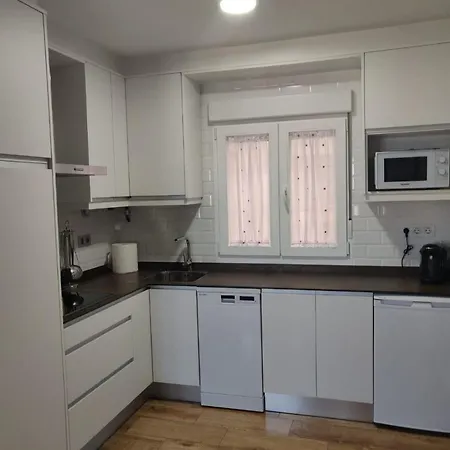La 10 Apartament *